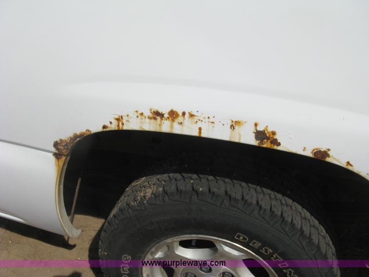 image for item E7966 2004 Chevrolet Silverado 1500 Ext. Cab pickup truck