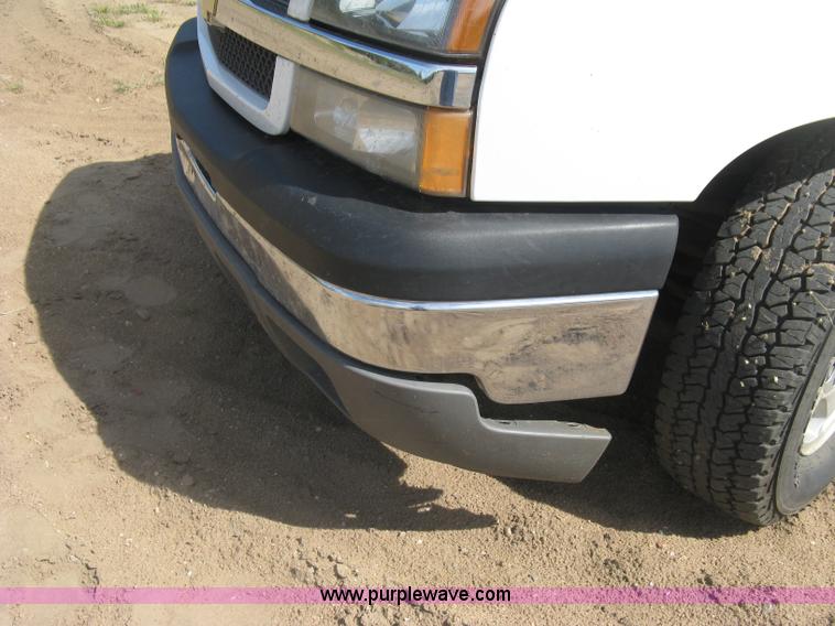 image for item E7966 2004 Chevrolet Silverado 1500 Ext. Cab pickup truck