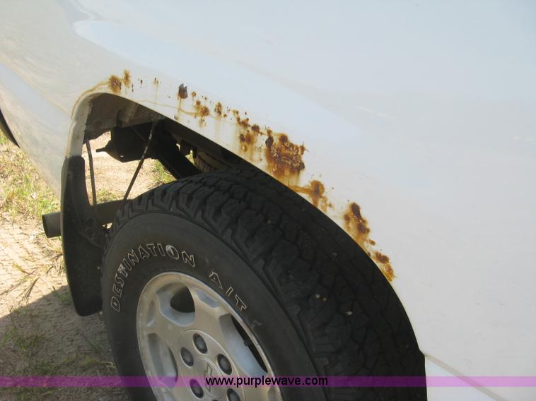 image for item E7966 2004 Chevrolet Silverado 1500 Ext. Cab pickup truck