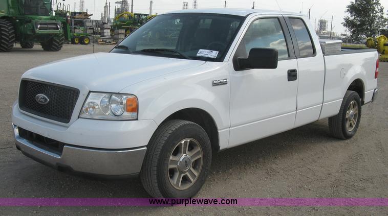 image for item E7997 2005 Ford F150 XLT SuperCab pickup truck