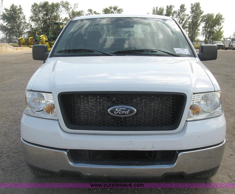 image for item E7997 2005 Ford F150 XLT SuperCab pickup truck