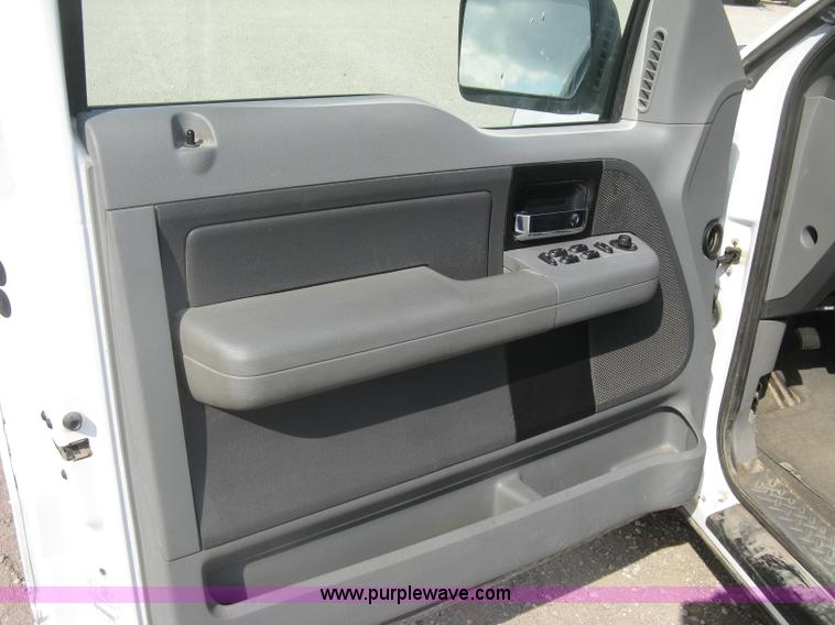 image for item E7997 2005 Ford F150 XLT SuperCab pickup truck