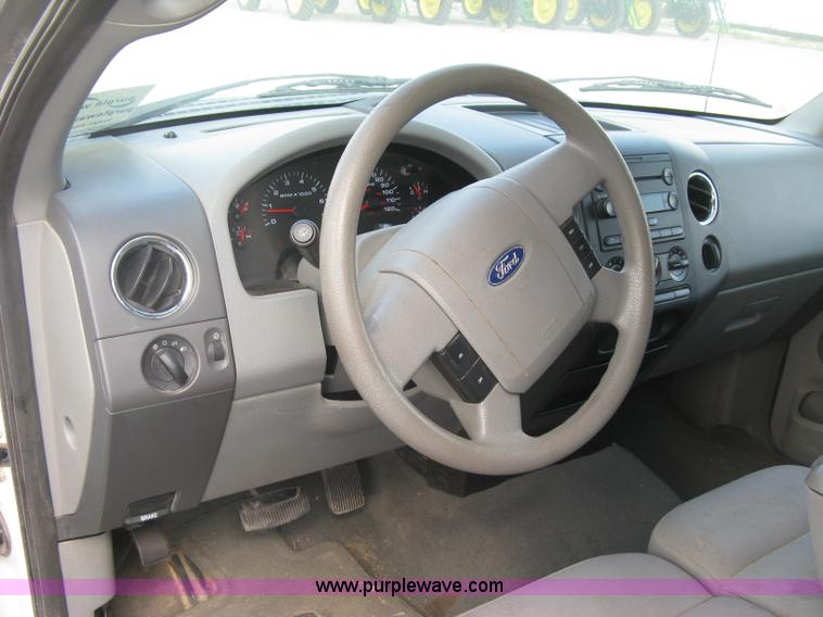 image for item E7997 2005 Ford F150 XLT SuperCab pickup truck