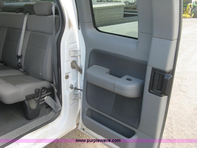 image for item E7997 2005 Ford F150 XLT SuperCab pickup truck