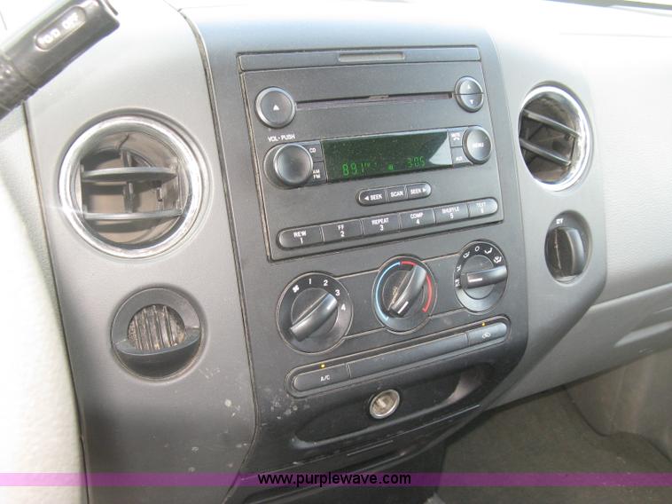 image for item E7997 2005 Ford F150 XLT SuperCab pickup truck