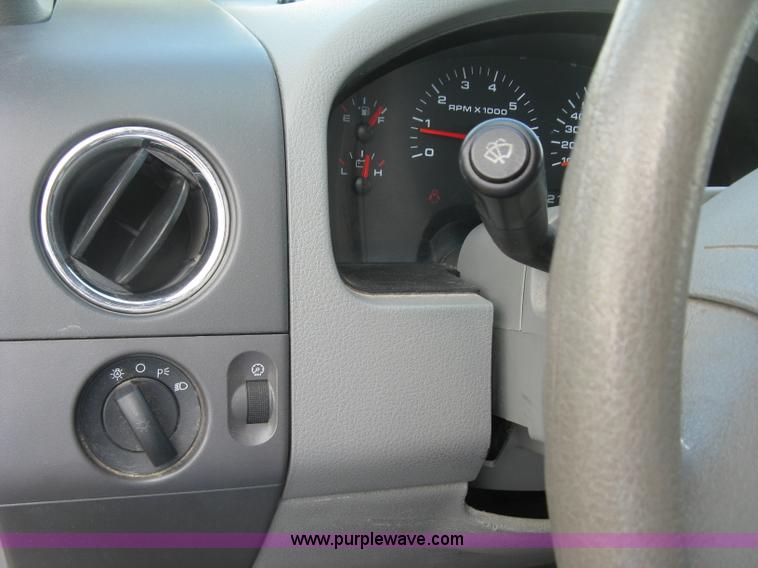 image for item E7997 2005 Ford F150 XLT SuperCab pickup truck