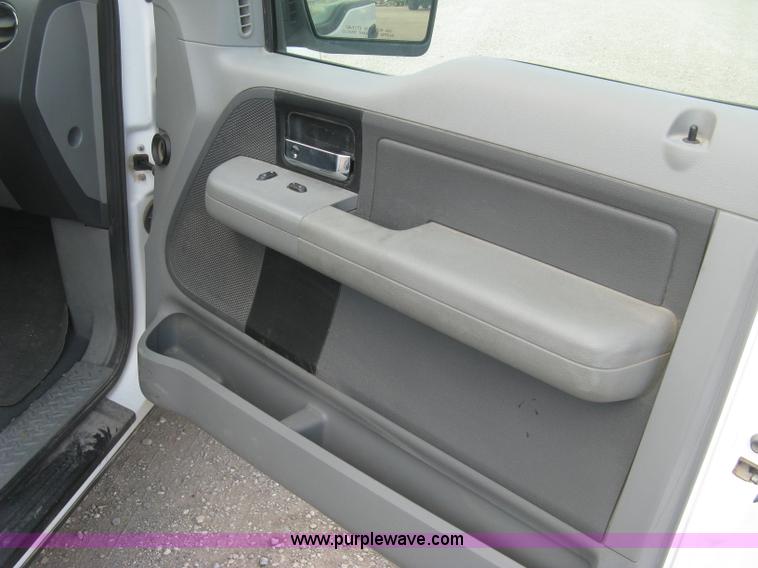 image for item E7997 2005 Ford F150 XLT SuperCab pickup truck