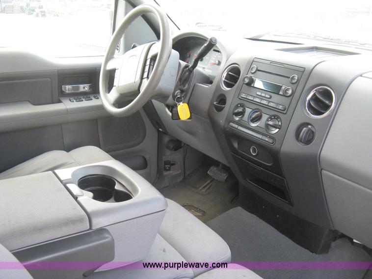 image for item E7997 2005 Ford F150 XLT SuperCab pickup truck