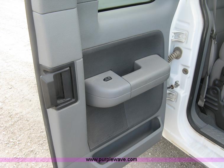 image for item E7997 2005 Ford F150 XLT SuperCab pickup truck