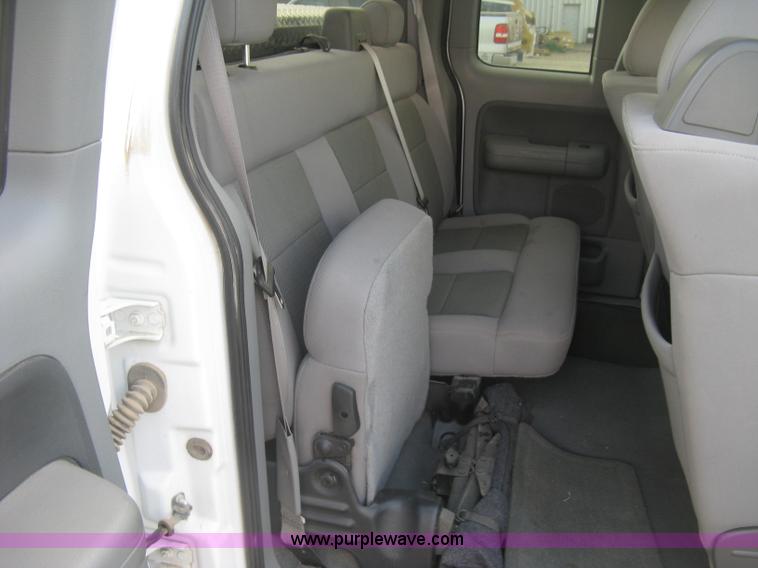 image for item E7997 2005 Ford F150 XLT SuperCab pickup truck