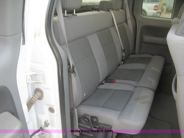 image for item E7997 2005 Ford F150 XLT SuperCab pickup truck
