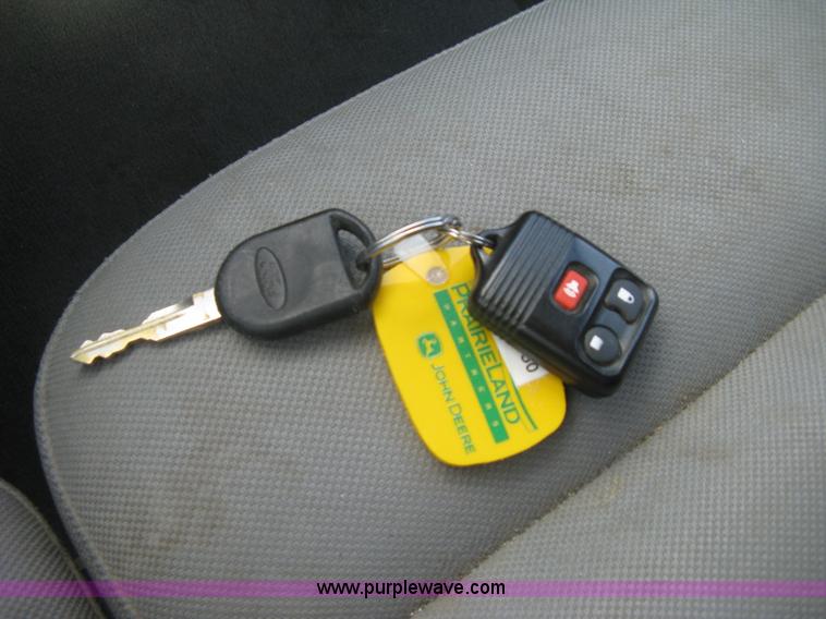 image for item E7997 2005 Ford F150 XLT SuperCab pickup truck