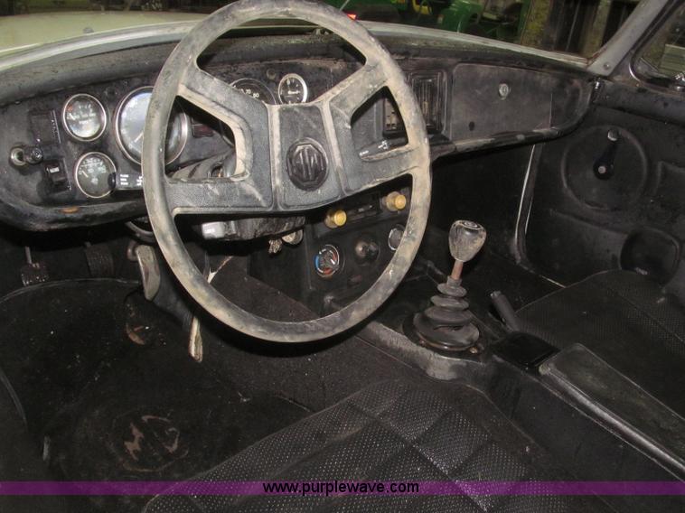 image for item F7210 1977 MG MGB