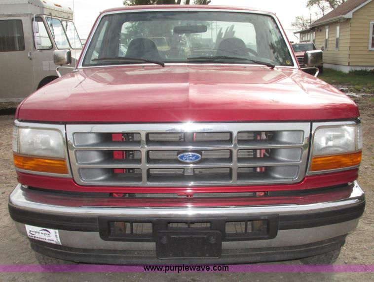 image for item G9919 1996 Ford F150 XLT pickup truck