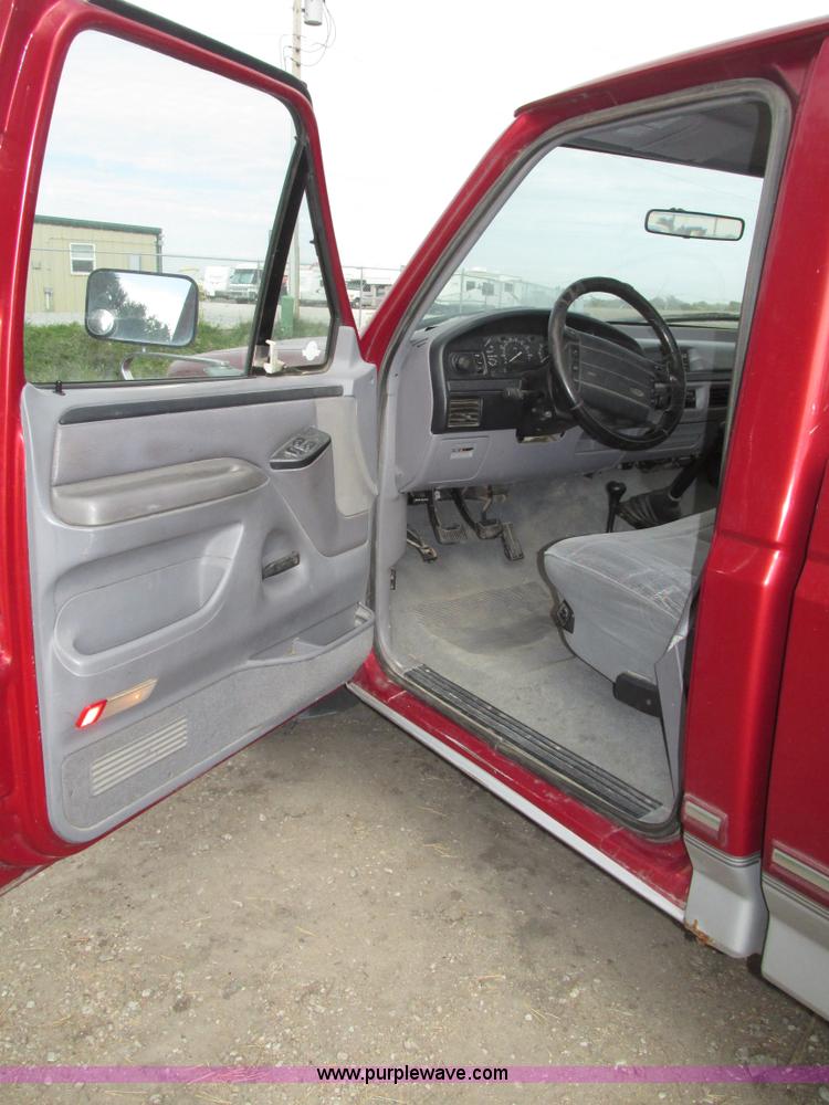 image for item G9919 1996 Ford F150 XLT pickup truck