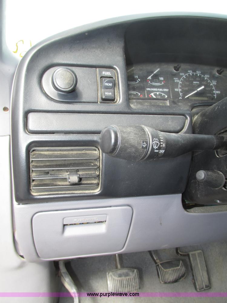 image for item G9919 1996 Ford F150 XLT pickup truck