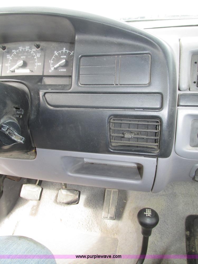 image for item G9919 1996 Ford F150 XLT pickup truck