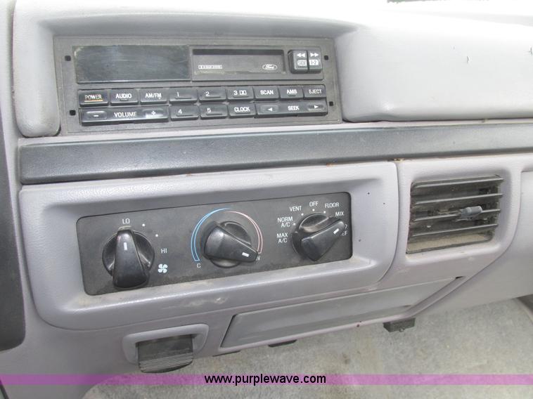 image for item G9919 1996 Ford F150 XLT pickup truck