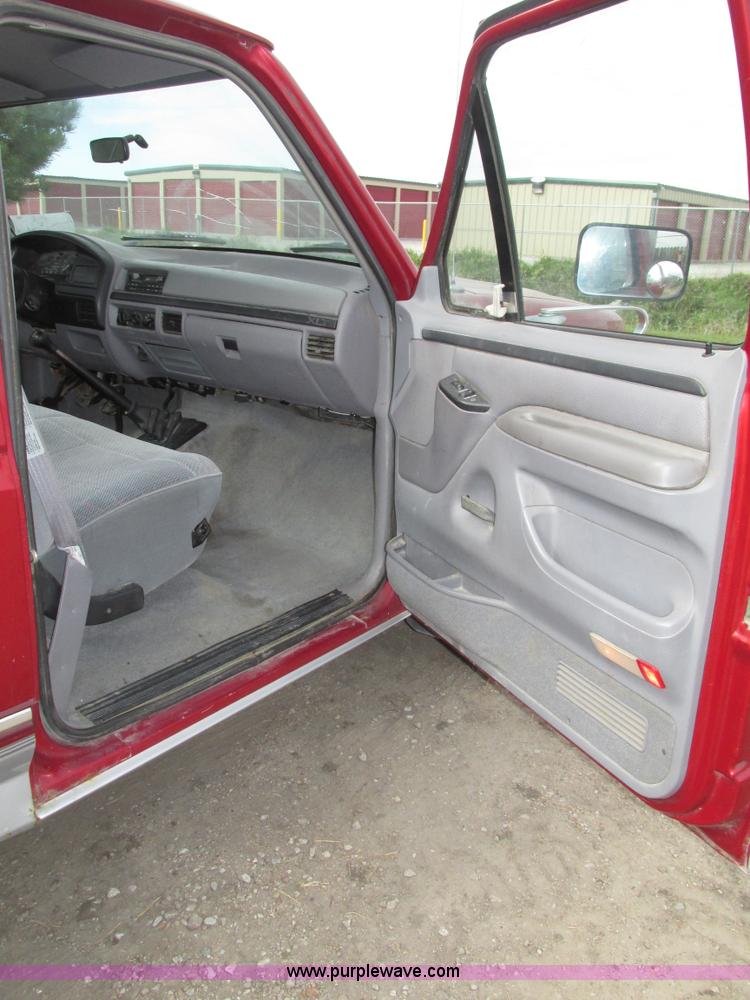 image for item G9919 1996 Ford F150 XLT pickup truck