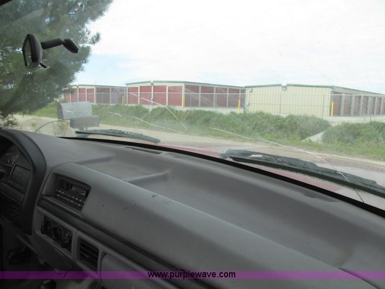 image for item G9919 1996 Ford F150 XLT pickup truck