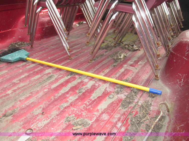 image for item G9919 1996 Ford F150 XLT pickup truck