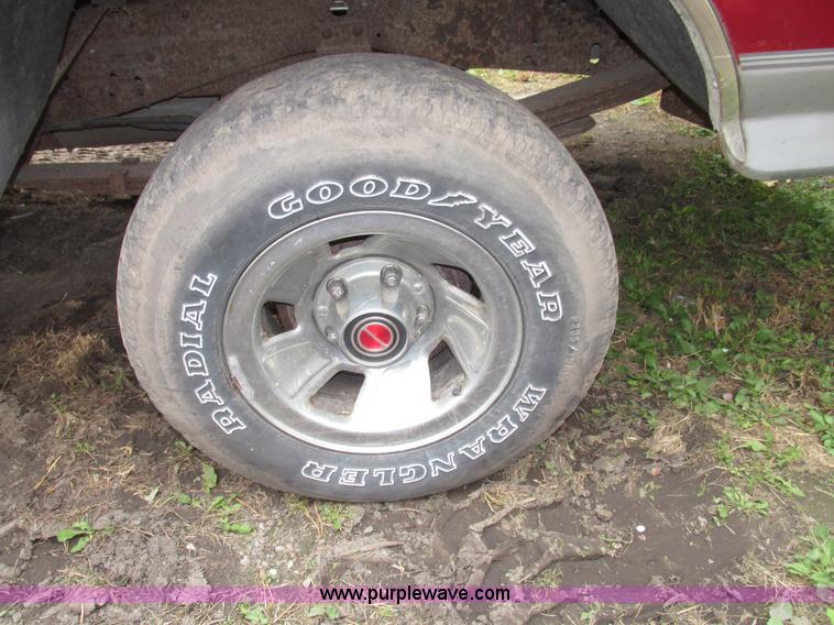 image for item G9919 1996 Ford F150 XLT pickup truck