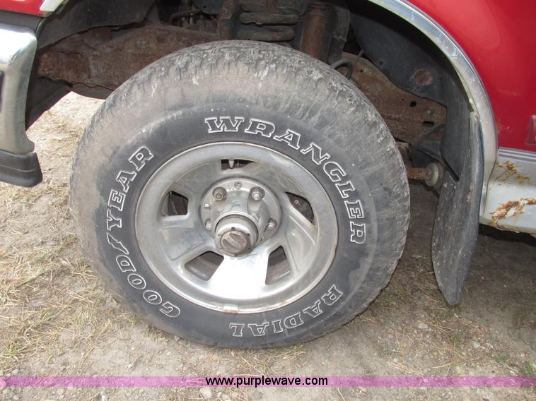 image for item G9919 1996 Ford F150 XLT pickup truck