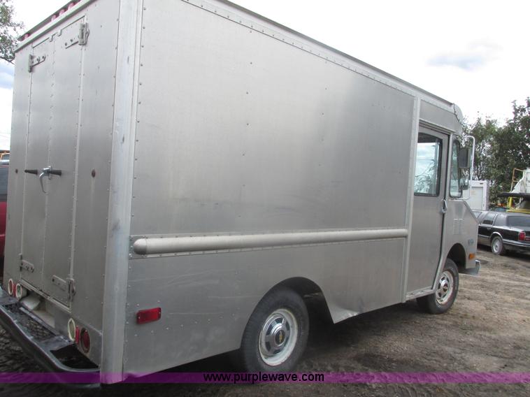 image for item G9926 1991 Chevrolet P30 step van