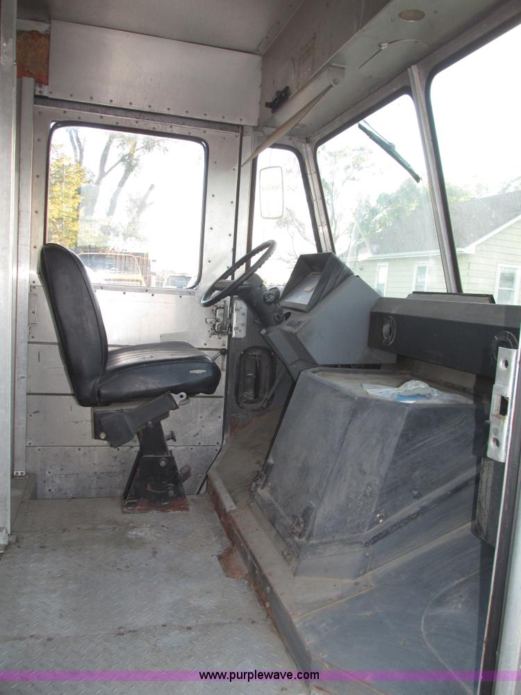 image for item G9926 1991 Chevrolet P30 step van