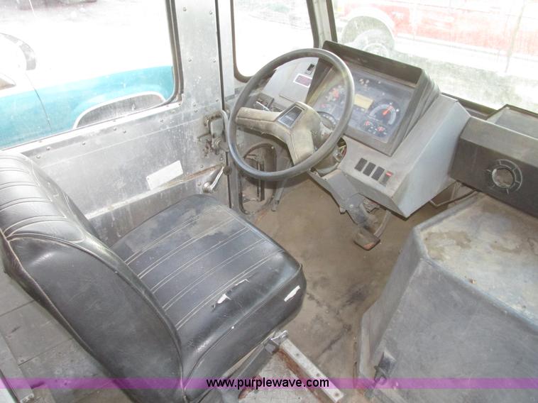 image for item G9926 1991 Chevrolet P30 step van