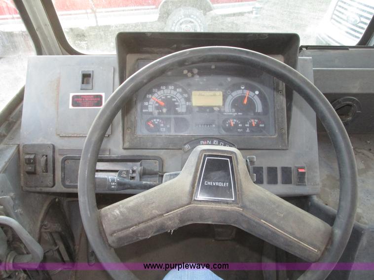 image for item G9926 1991 Chevrolet P30 step van