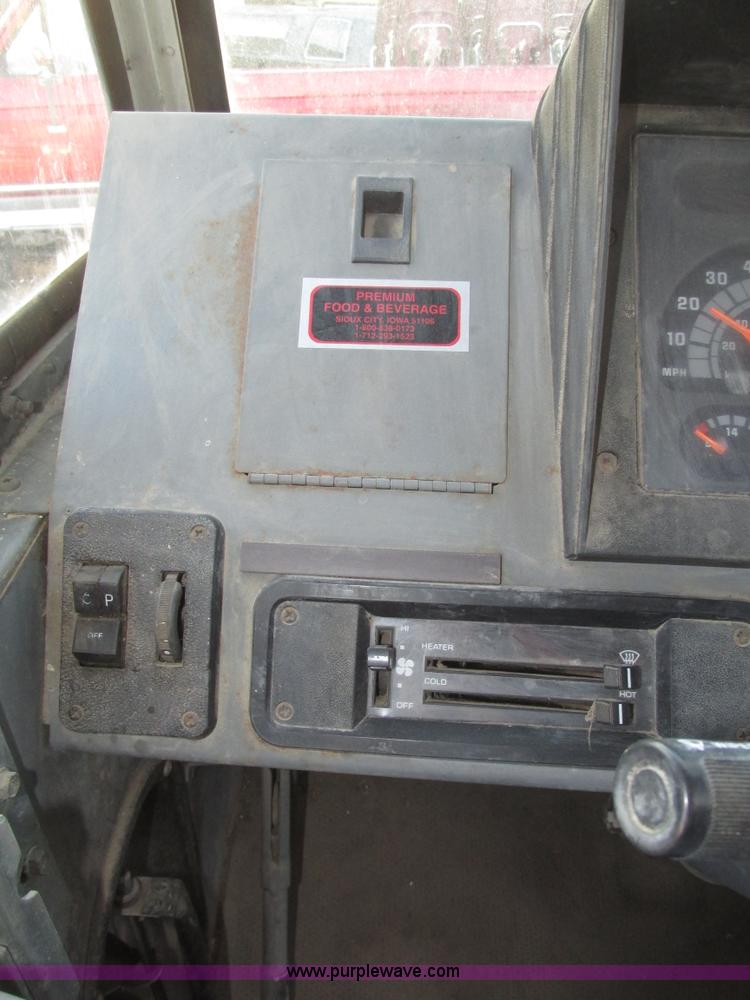 image for item G9926 1991 Chevrolet P30 step van