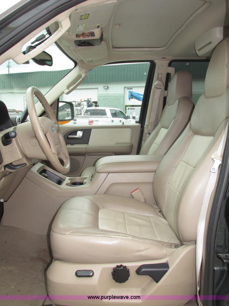 image for item G9936 2004 Ford Expedition Eddie Bauer SUV