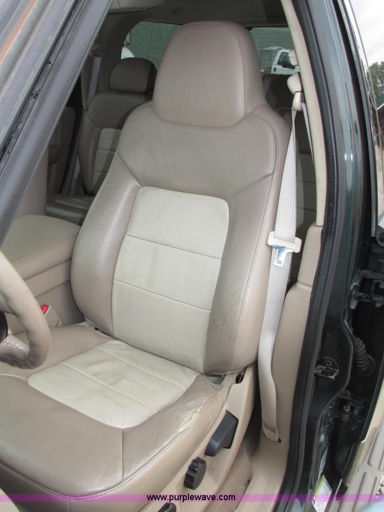 image for item G9936 2004 Ford Expedition Eddie Bauer SUV