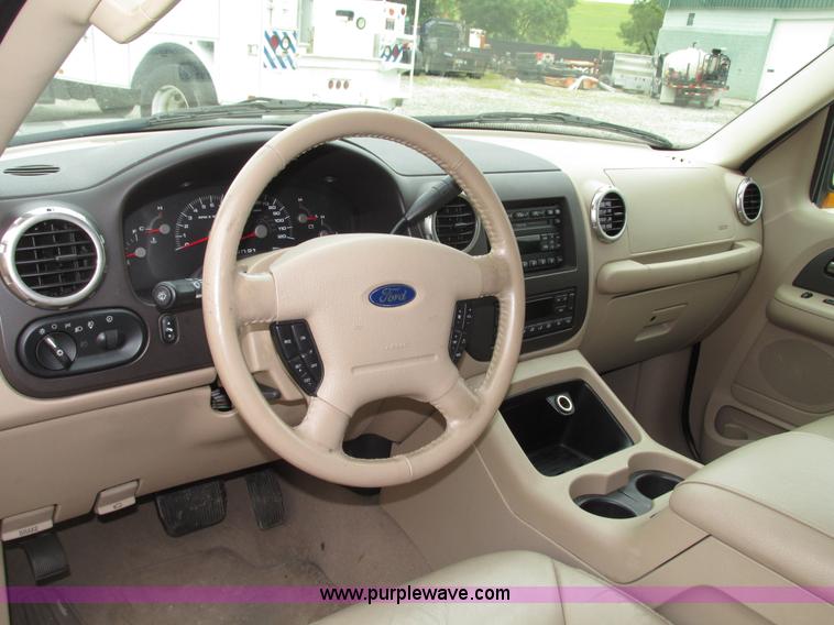 image for item G9936 2004 Ford Expedition Eddie Bauer SUV