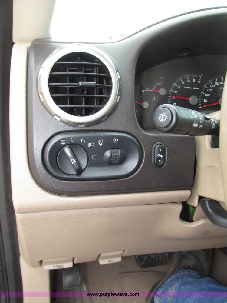 image for item G9936 2004 Ford Expedition Eddie Bauer SUV