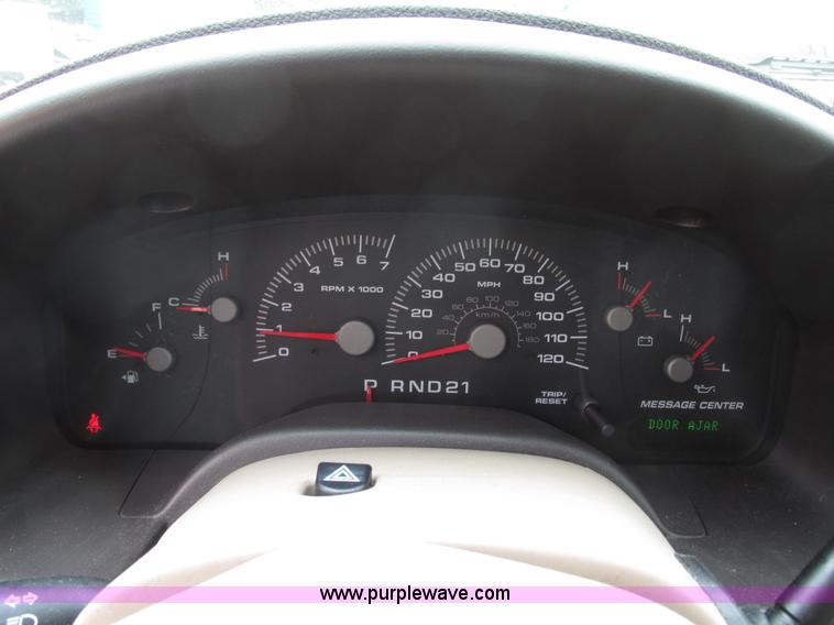 image for item G9936 2004 Ford Expedition Eddie Bauer SUV