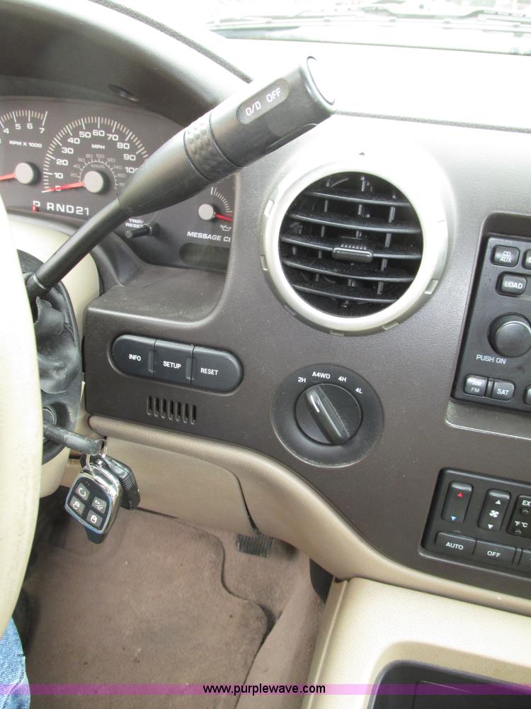 image for item G9936 2004 Ford Expedition Eddie Bauer SUV