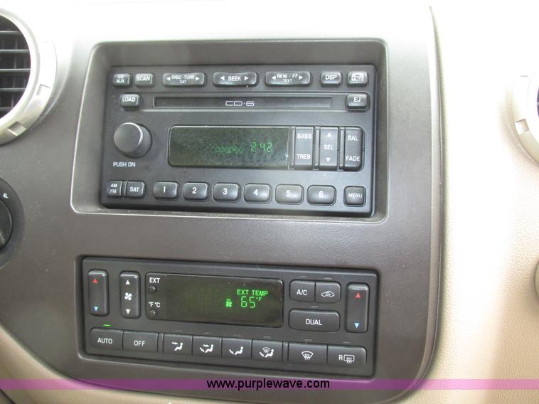 image for item G9936 2004 Ford Expedition Eddie Bauer SUV