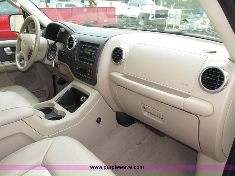 image for item G9936 2004 Ford Expedition Eddie Bauer SUV