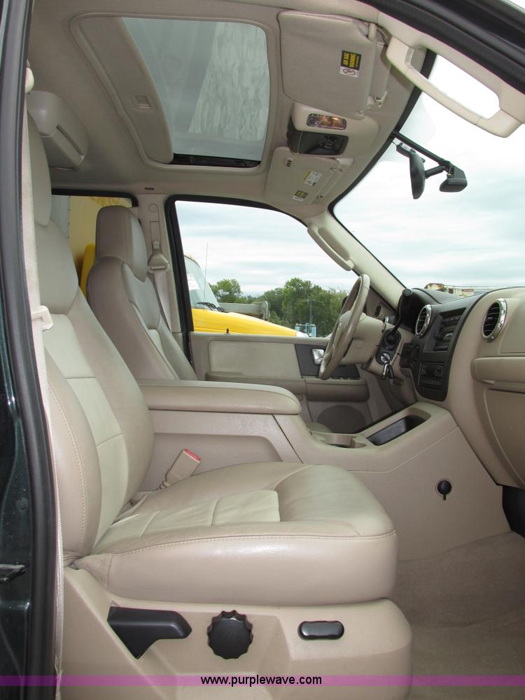 image for item G9936 2004 Ford Expedition Eddie Bauer SUV
