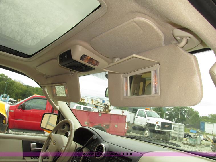 image for item G9936 2004 Ford Expedition Eddie Bauer SUV