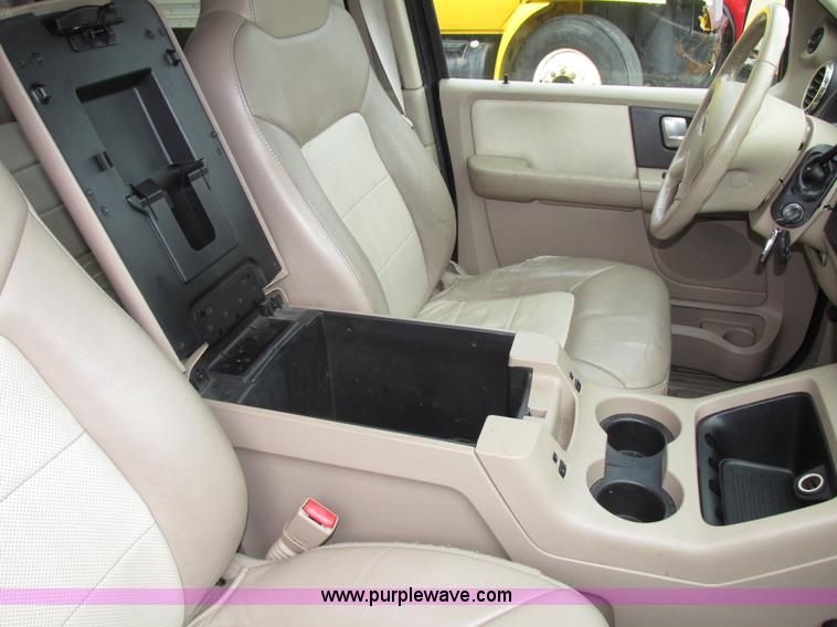image for item G9936 2004 Ford Expedition Eddie Bauer SUV