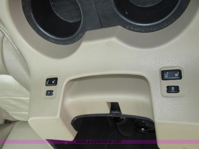 image for item G9936 2004 Ford Expedition Eddie Bauer SUV