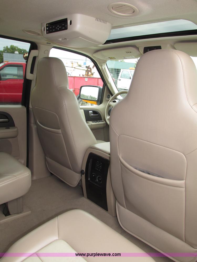 image for item G9936 2004 Ford Expedition Eddie Bauer SUV