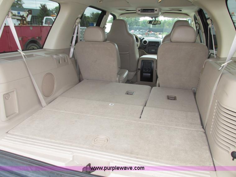 image for item G9936 2004 Ford Expedition Eddie Bauer SUV