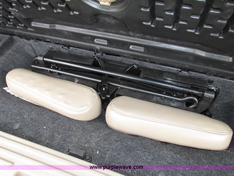 image for item G9936 2004 Ford Expedition Eddie Bauer SUV