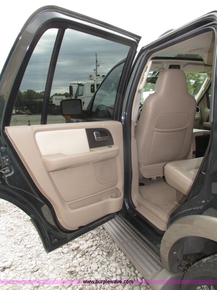 image for item G9936 2004 Ford Expedition Eddie Bauer SUV