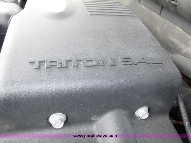 image for item G9936 2004 Ford Expedition Eddie Bauer SUV