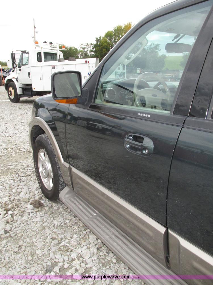 image for item G9936 2004 Ford Expedition Eddie Bauer SUV